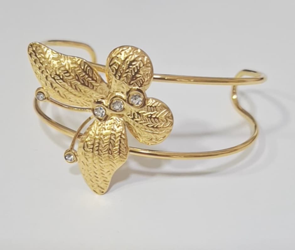 Bracelete com borboleta