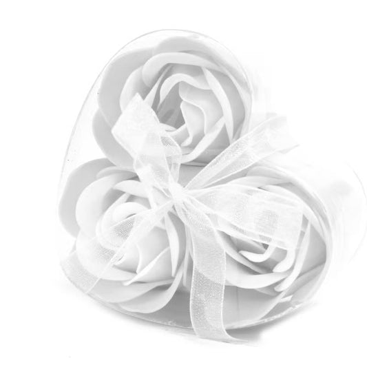 1 conjunto de 3 flores de sabonete em uma caixa em formato de coração - rosas brancas