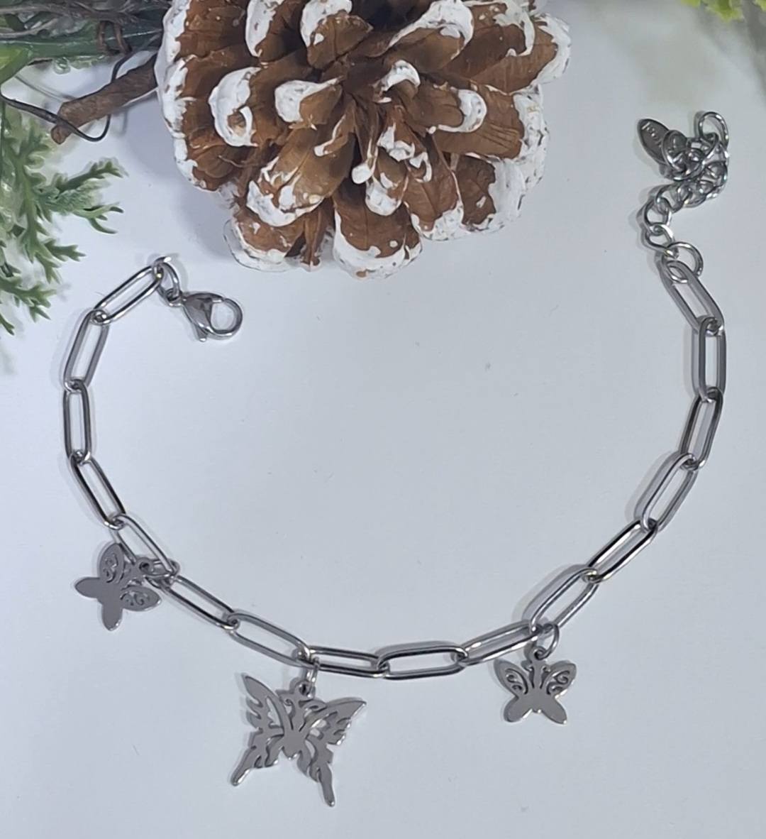 Pulseira com pendentes borboletas