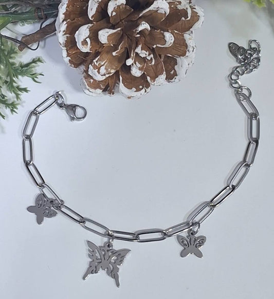 Pulseira com pendentes borboletas