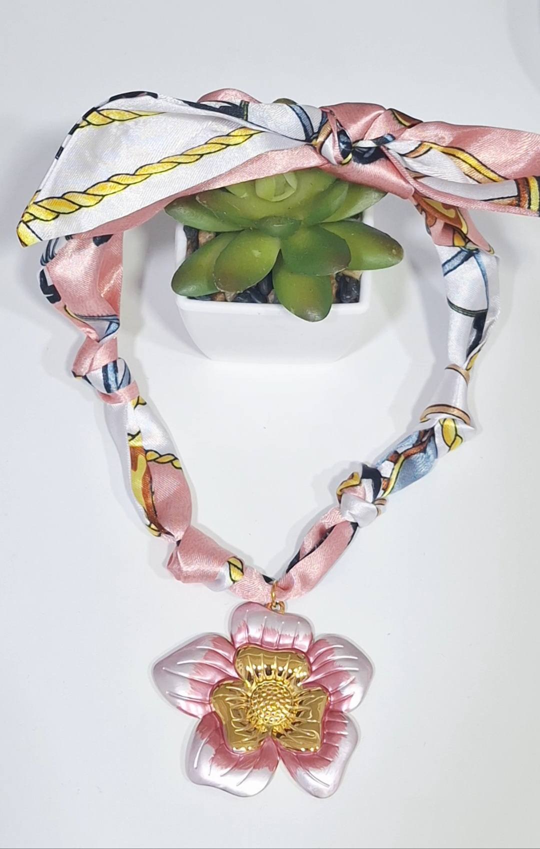 Fio com lenço e aço