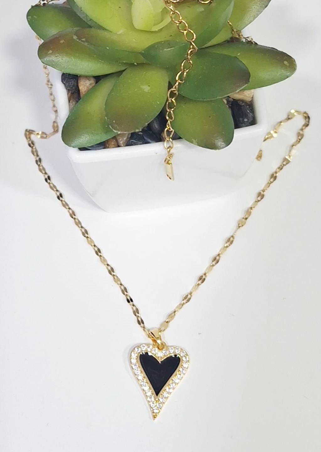 Fio com coração preto