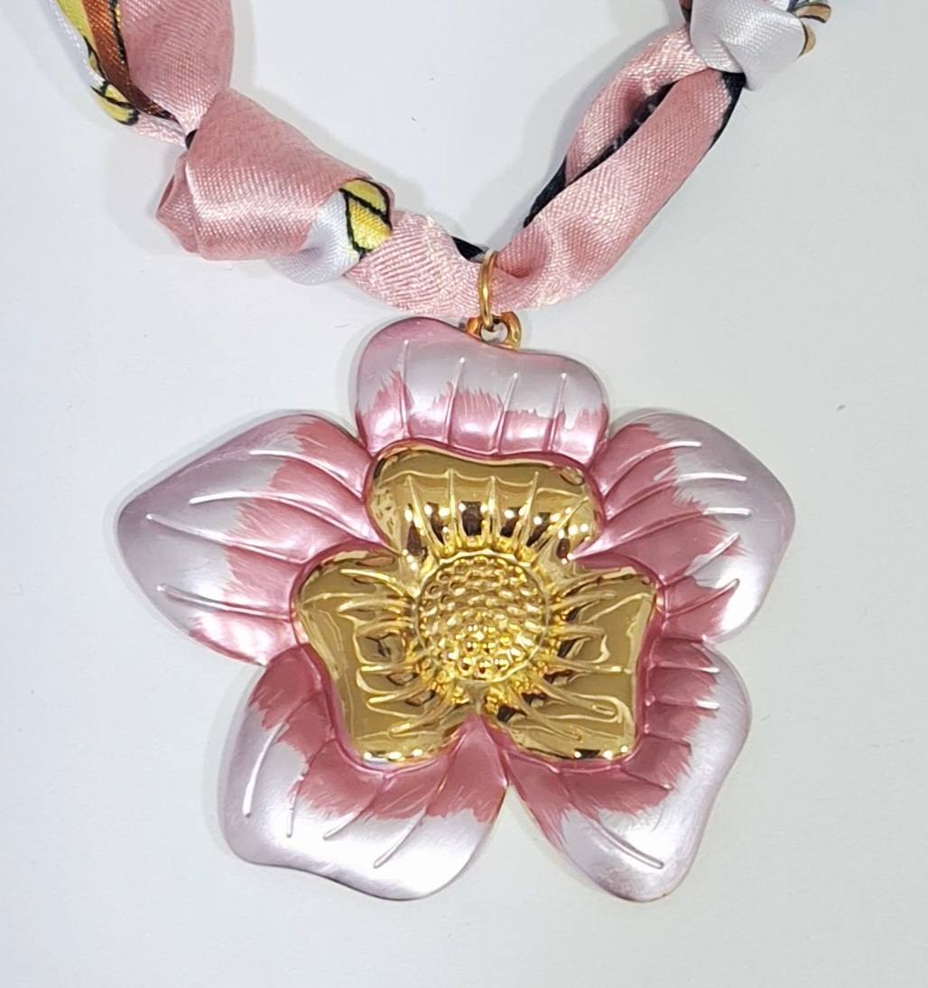 Fio com lenço e aço