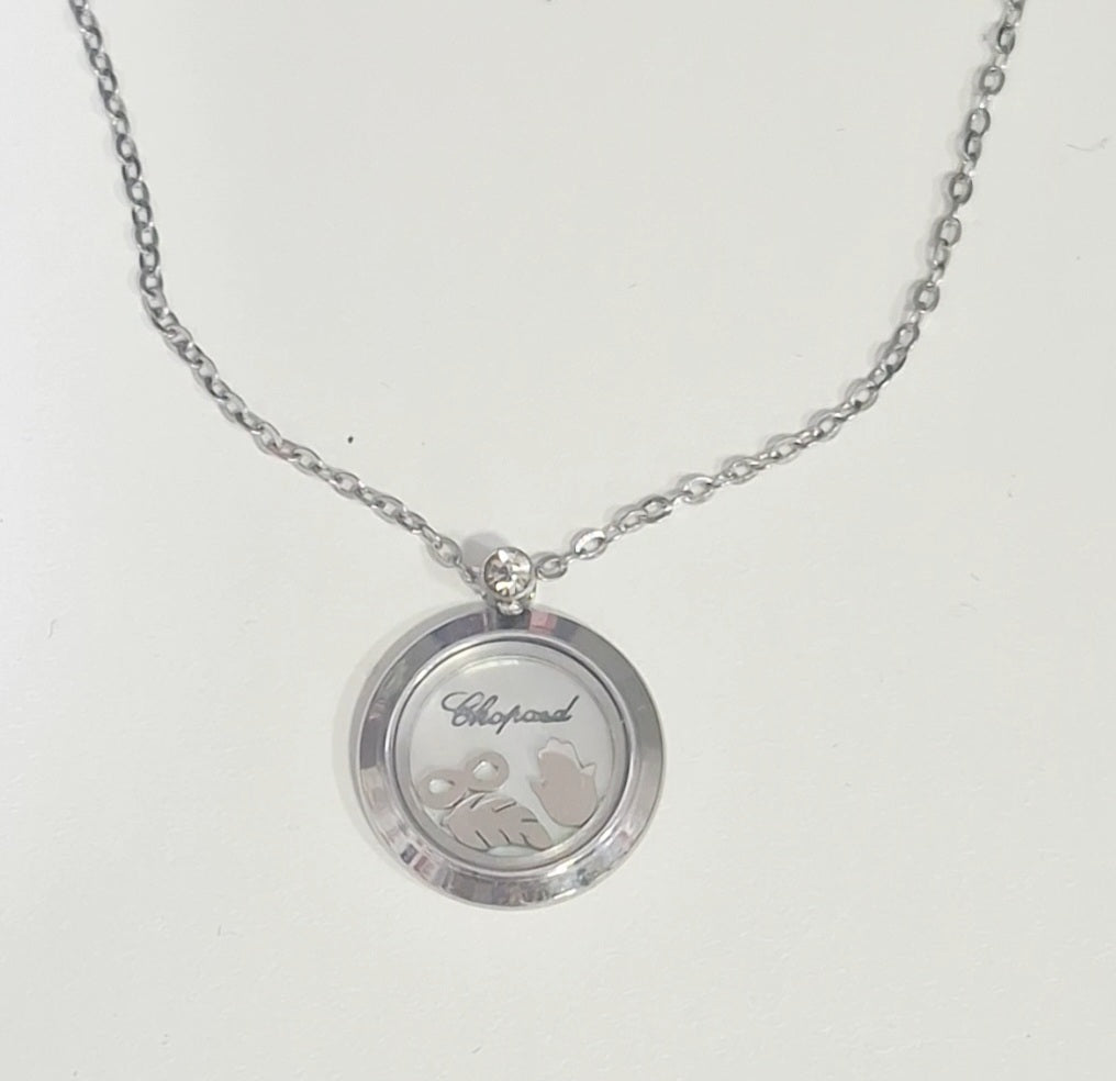 Fio com pendente com 3 símbolos