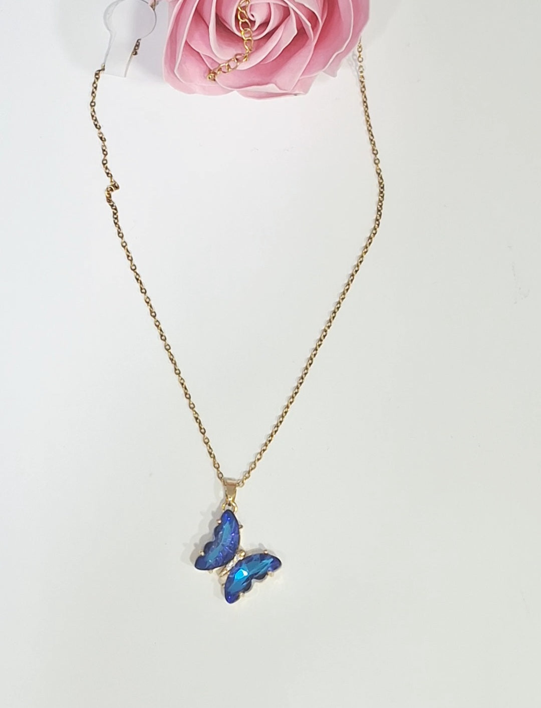 Fio com borboleta azul